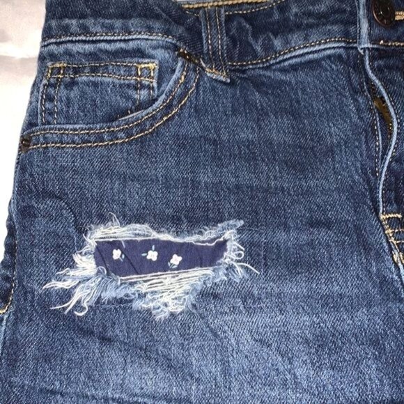 Cat & Jack L 10/12 Girls Distressed Denim Shorts With Frayed Hem - Picture 3 of 6